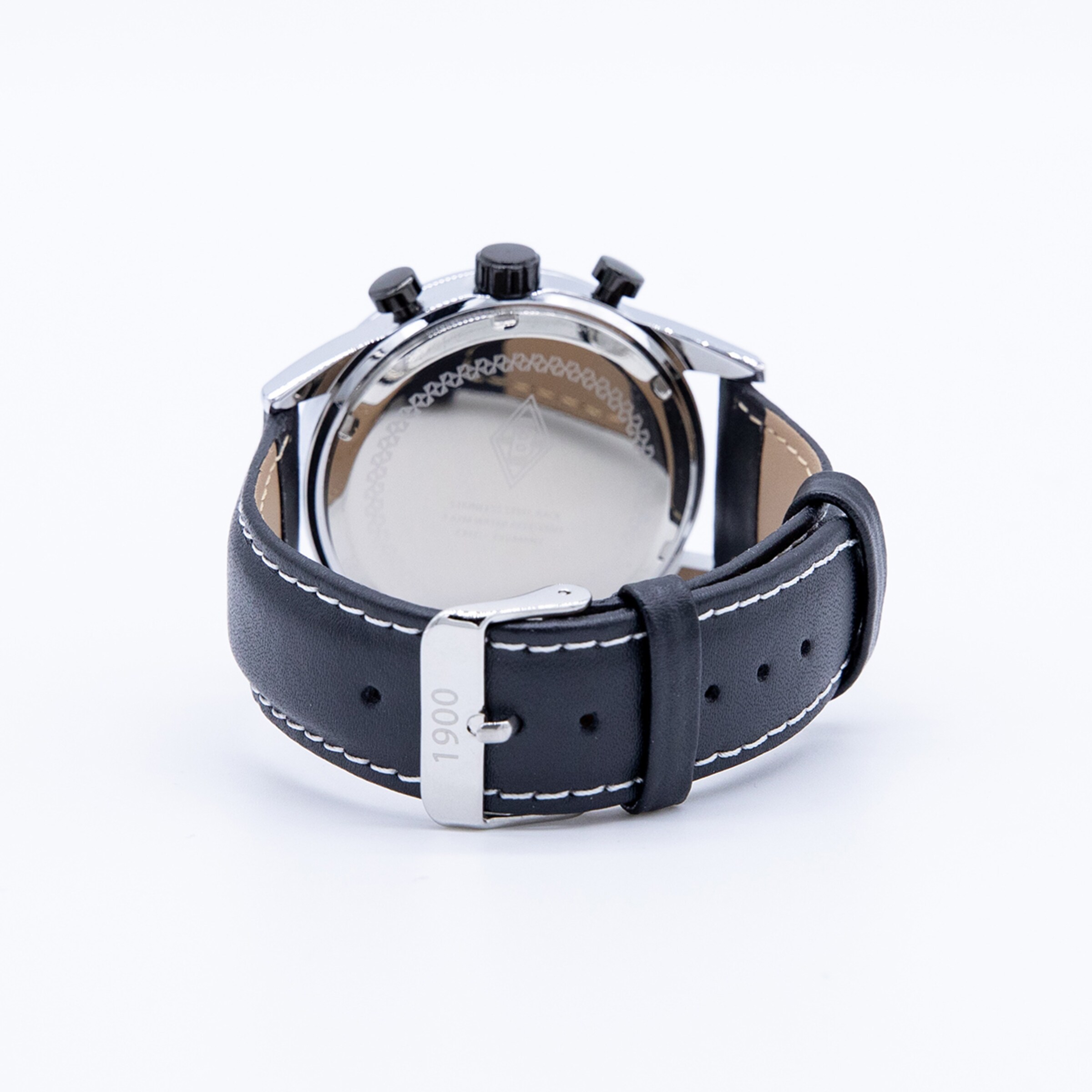 Detailansicht der Rückseite einer Armbanduhr mit schwarzem Lederarmband.