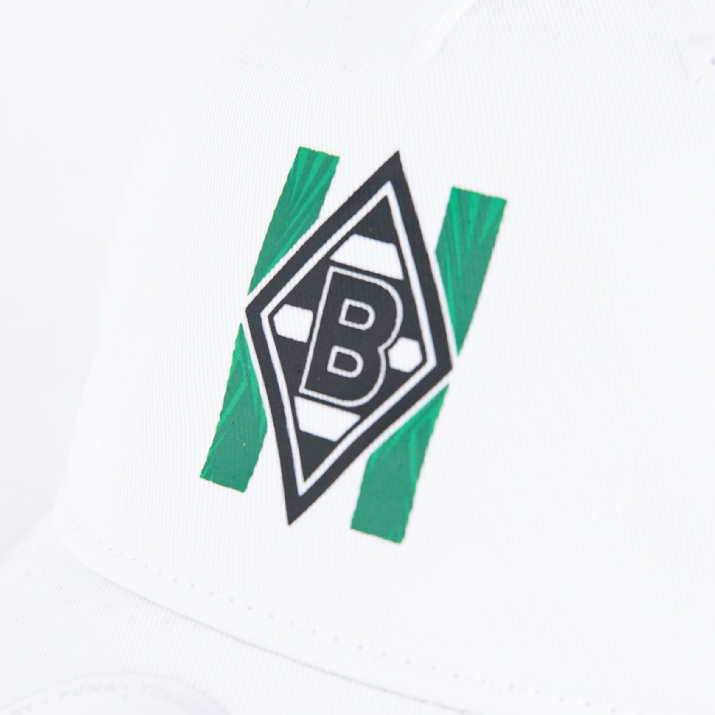 White cap featuring the Borussia Mönchengladbach club logo.