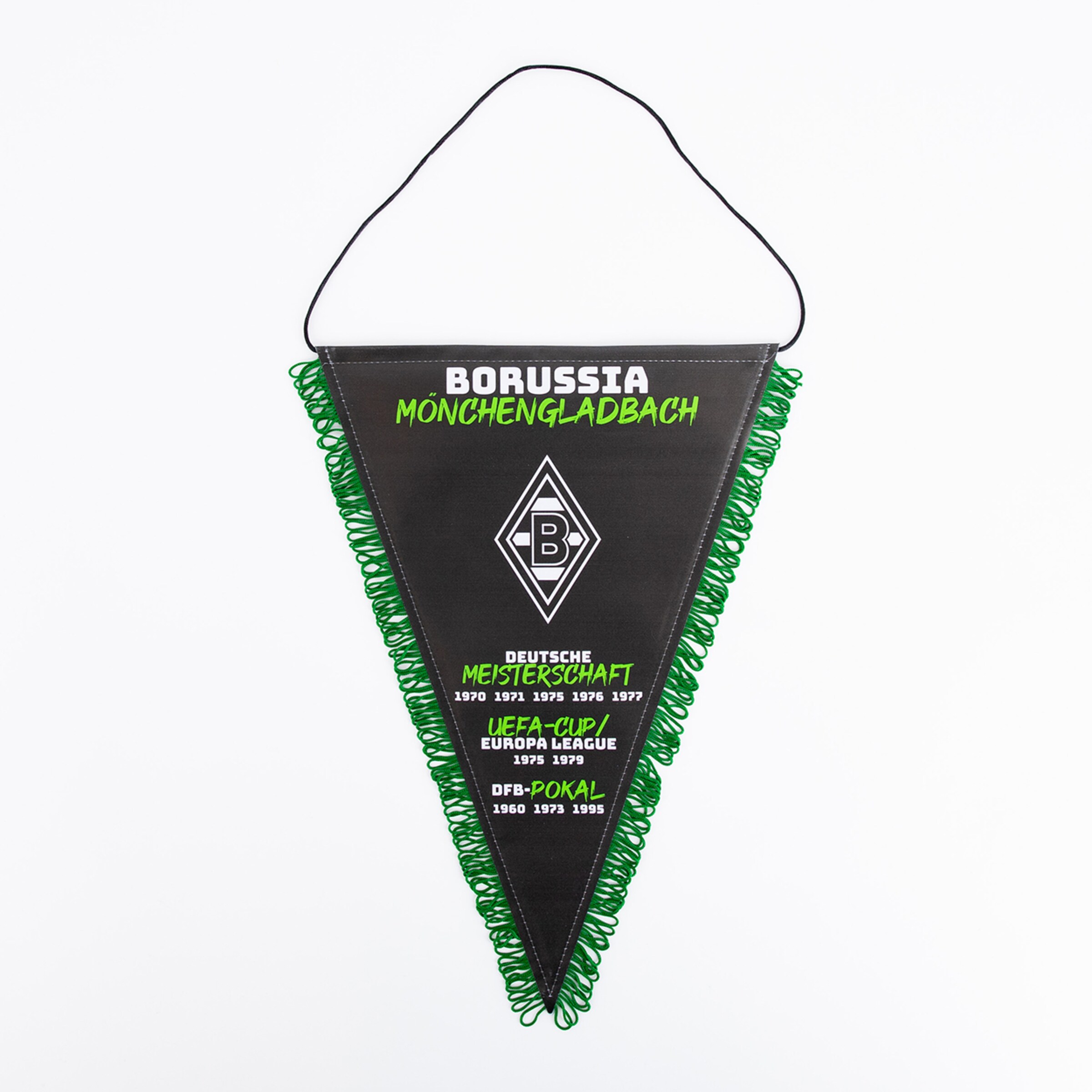 Wimpel von Borussia Mönchengladbach mit Meisterschaften und Pokalen aufgeführt.