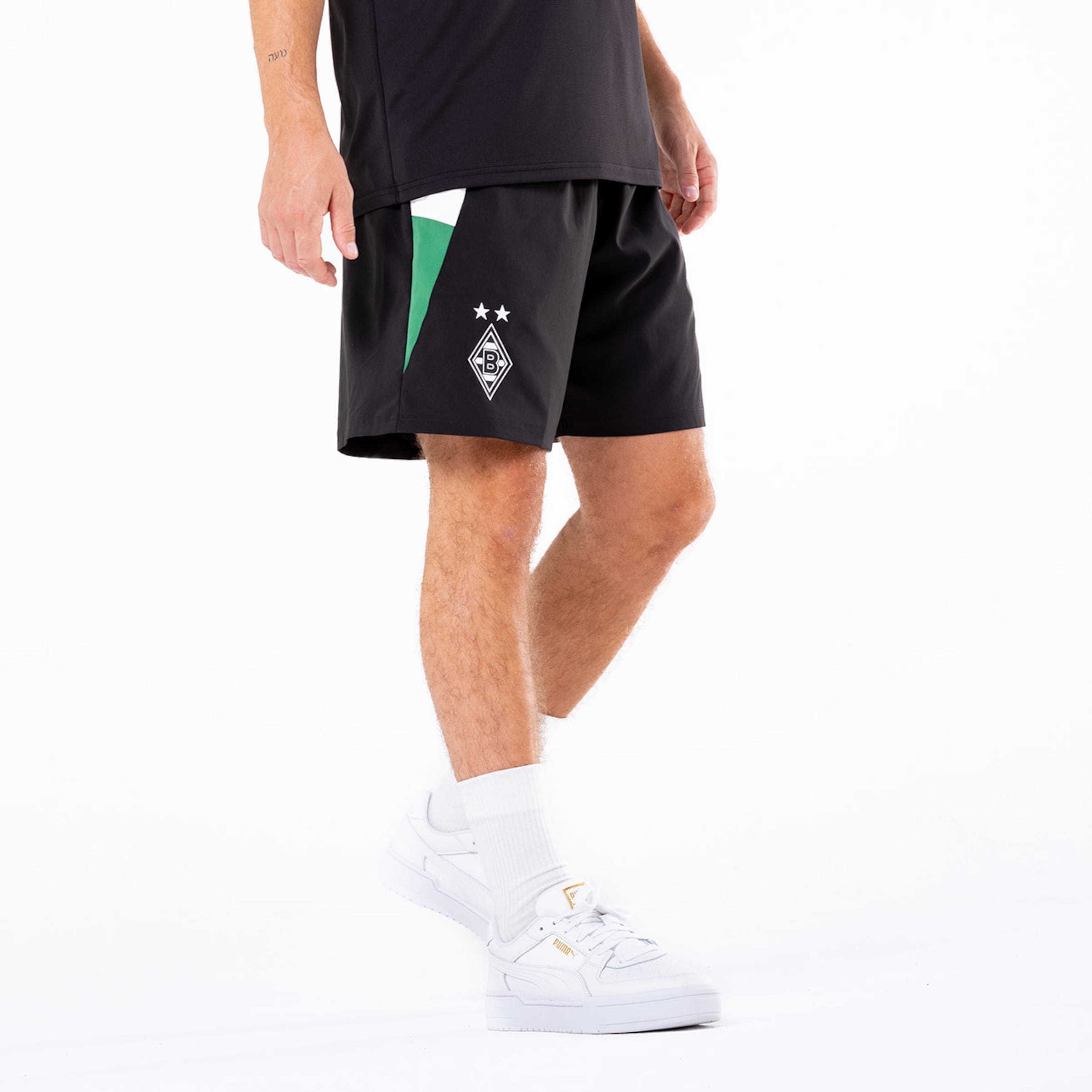 Schwarze Sportshorts mit grünem und weißem Detail sowie Borussia Mönchengladbach-Logo.