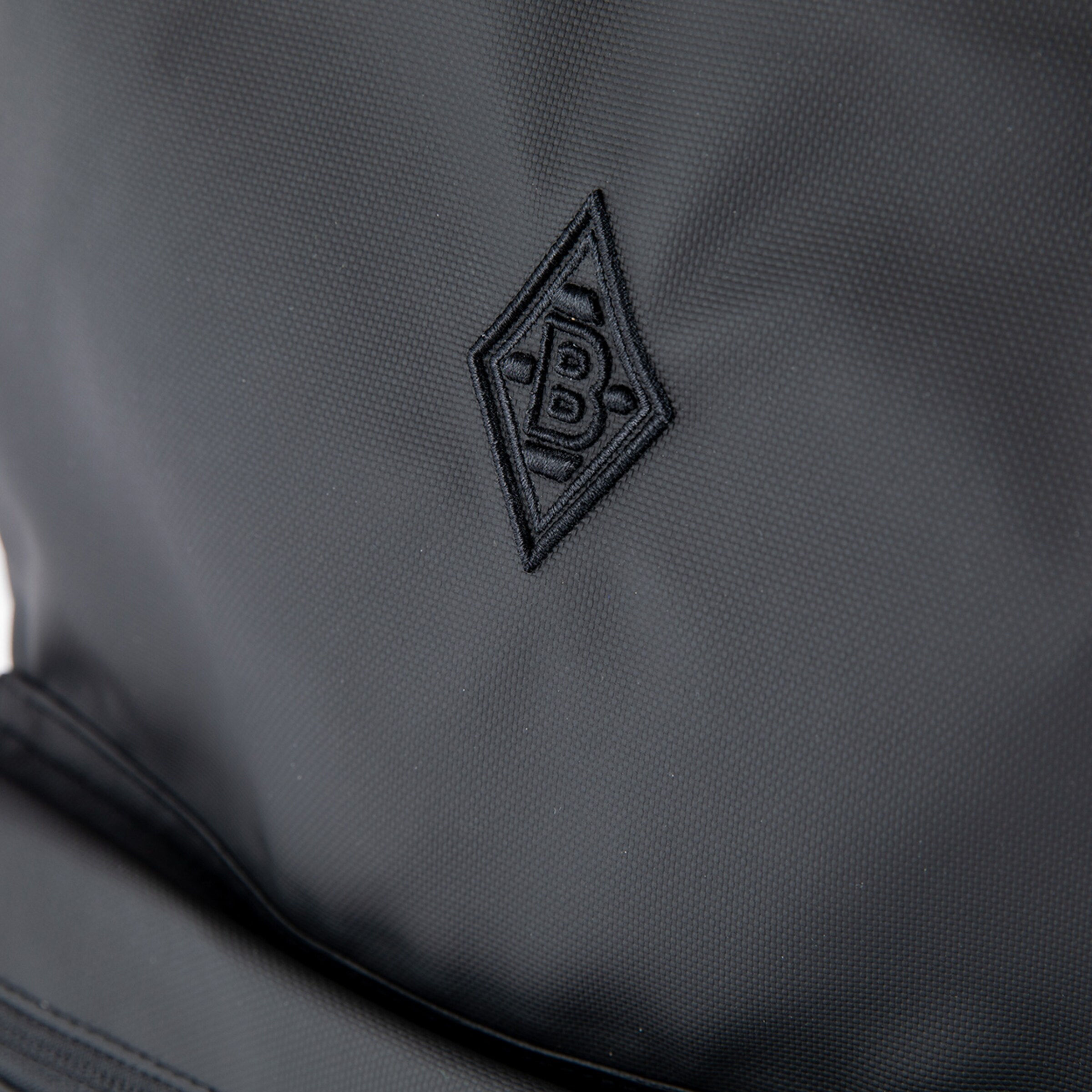 Schwarze Tragetasche mit eingeprägtem Logo von Borussia Mönchengladbach.