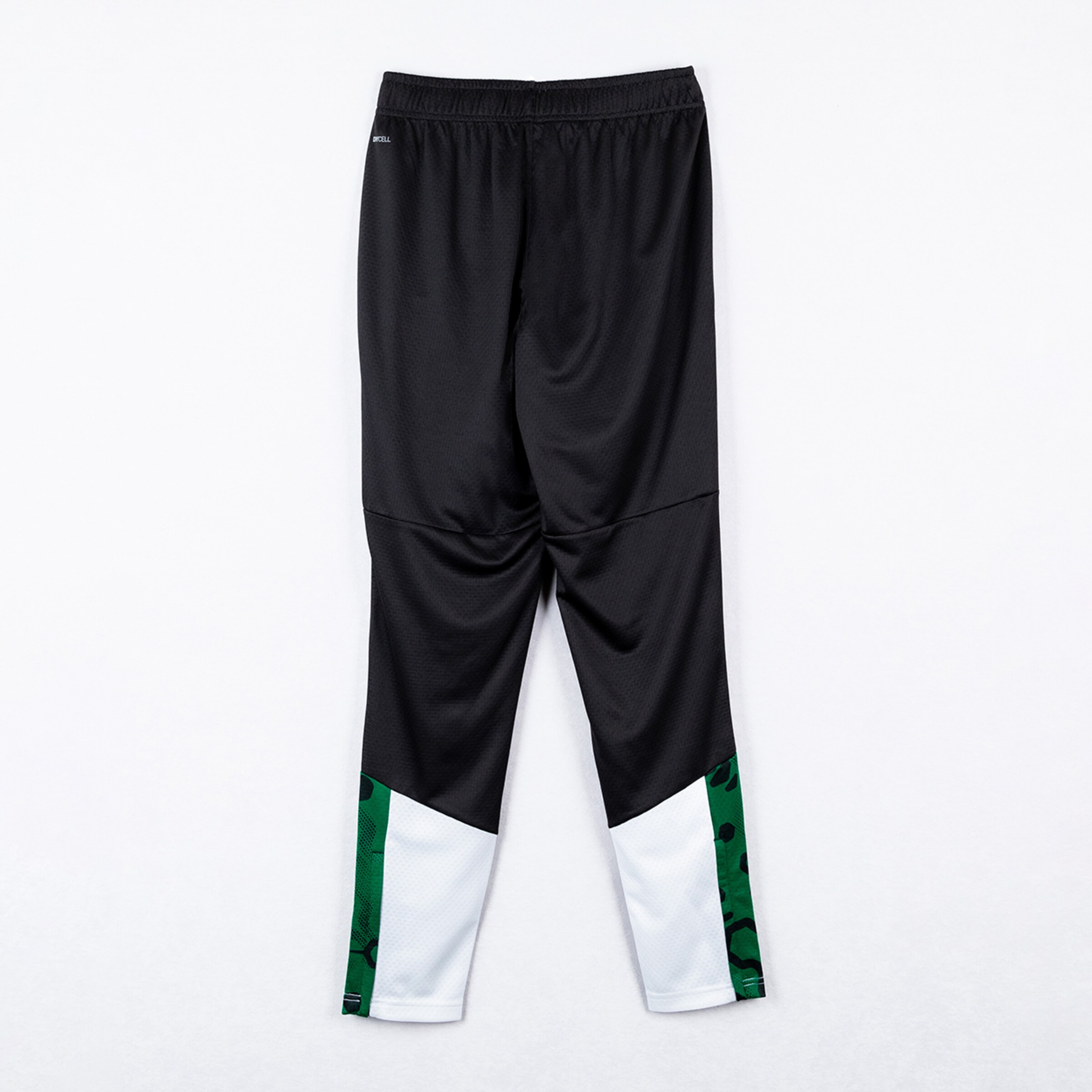 Schwarze Trainingshose mit grün-weißen Akzenten.