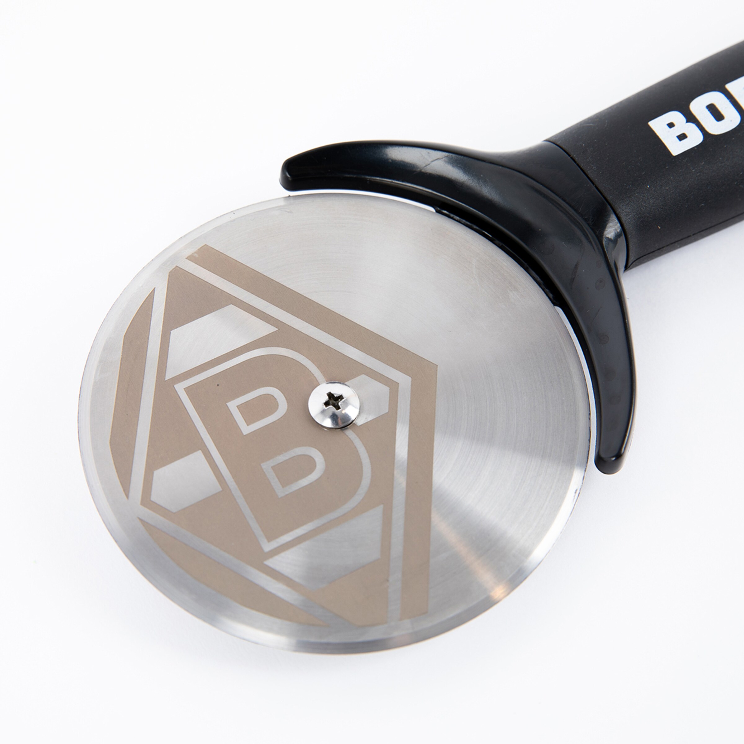 Pizzaschneider aus Edelstahl mit schwarzem Griff und dem Borussia Mönchengladbach Logo auf dem Schneidrad.