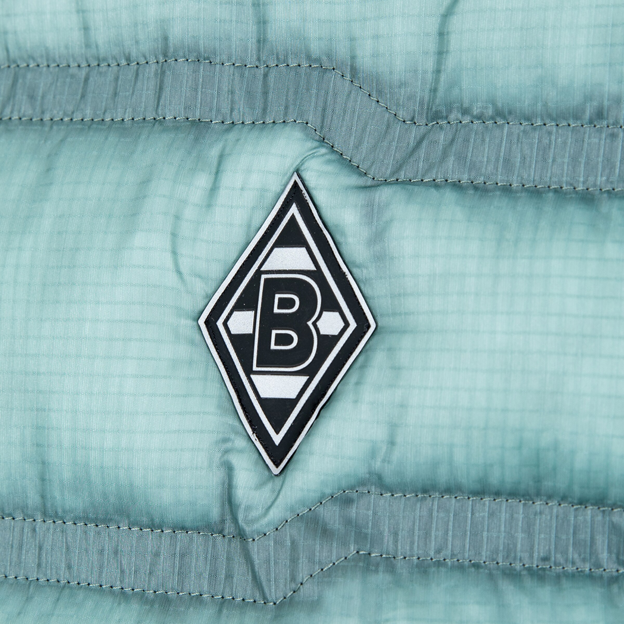 Logo von Borussia Mönchengladbach auf einem blauen gesteppten Verband.