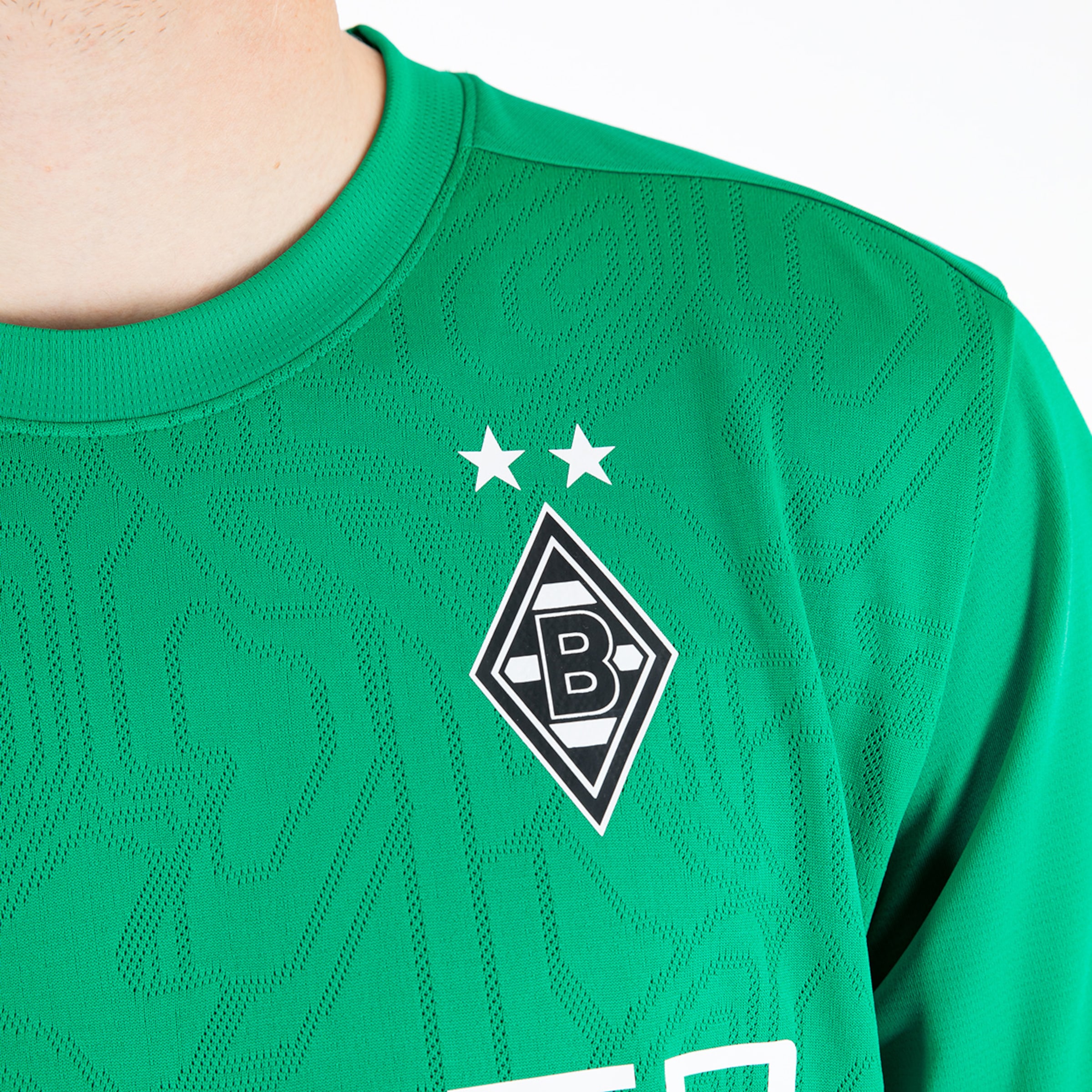 Green goalkeeper jersey of Borussia Mönchengladbach featuring the club logo and two stars.