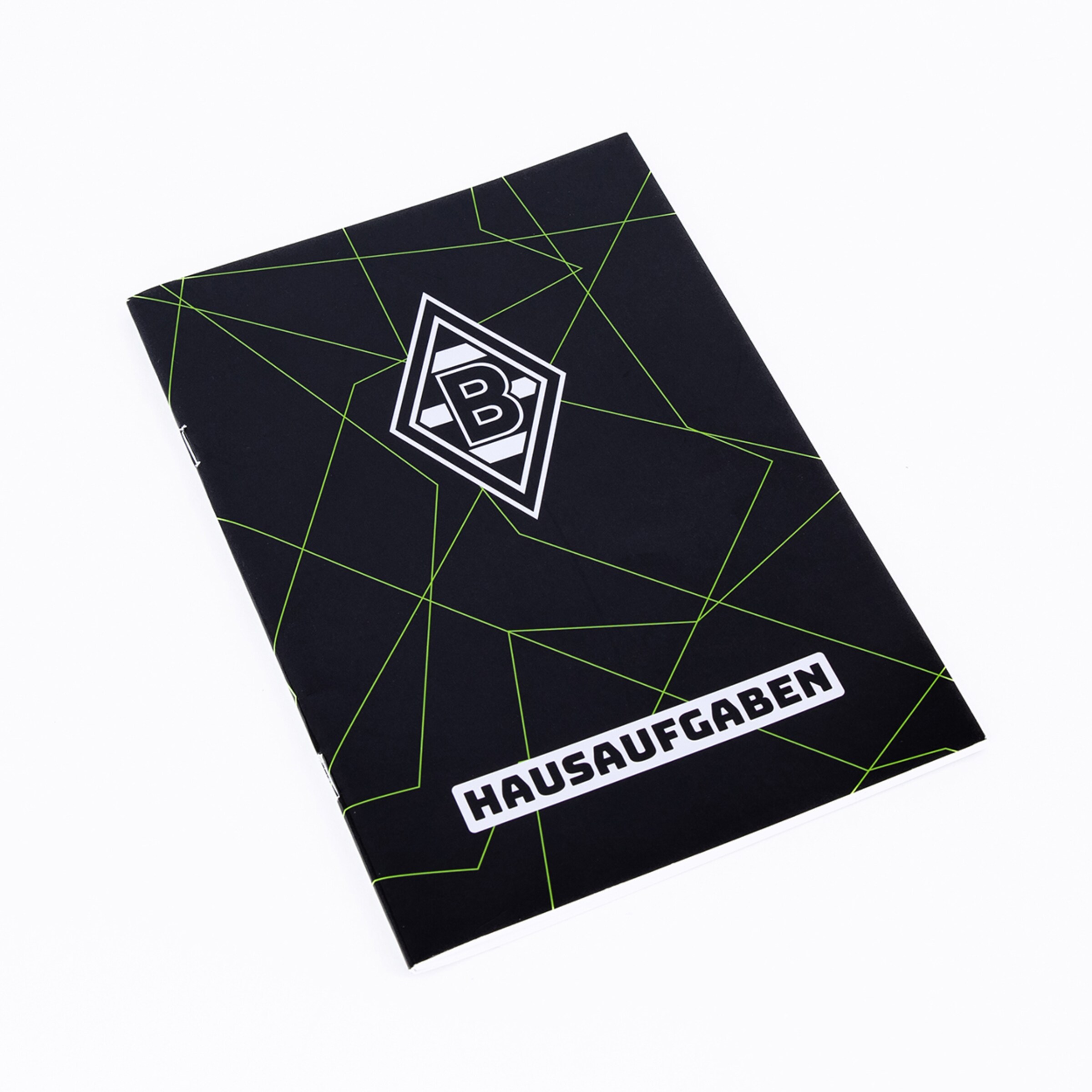 Ein schwarzes Notizbuch mit neongrünen geometrischen Linien. Ein weißes rautenförmiges Logo mit einem 'B' ist mittig platziert, und 'HAUSAUFGABEN' auf einem weißen Banner unten rechts. Auf weißem Hintergrund.