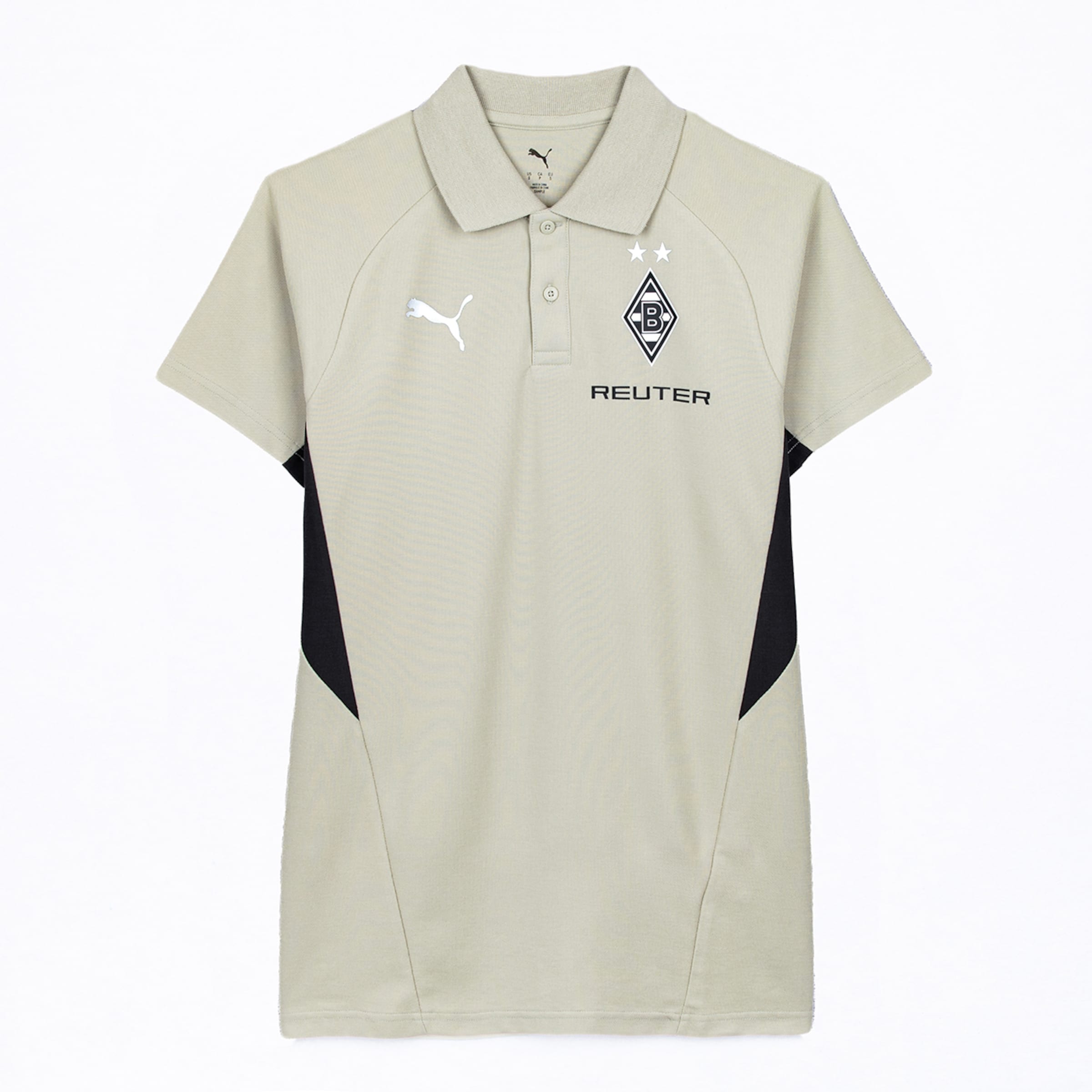 Ein beiges Puma Poloshirt mit Kragen und drei Knöpfen. Es zeigt das Borussia Mönchengladbach Wappen mit zwei Sternen, ein weißes Puma-Logo, den Schriftzug 'REUTER' und schwarze Seitenpaneele.