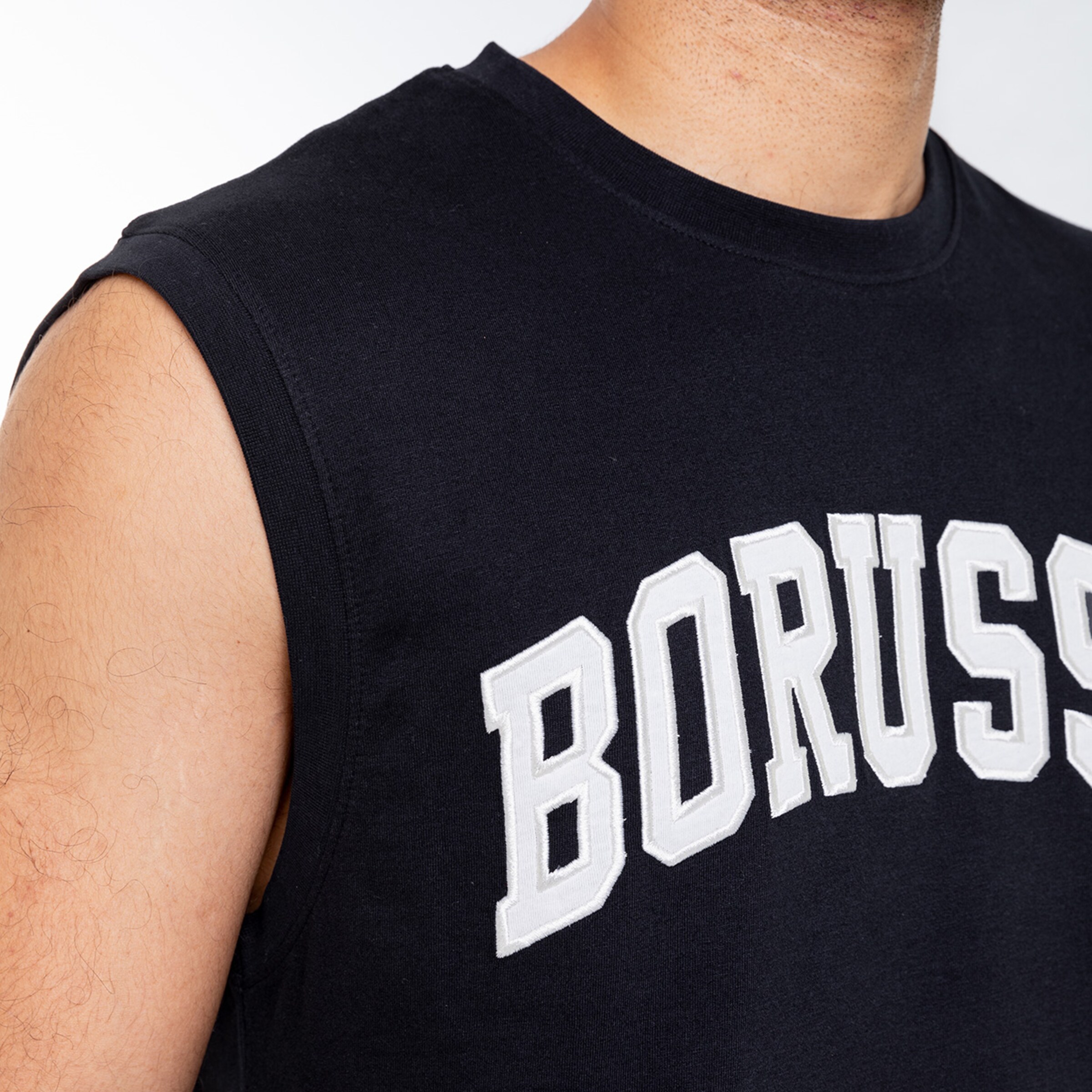 Schwarzes ärmelloses Oberteil mit dem Schriftzug BORUSSIA in großer Schrift auf der Brust.