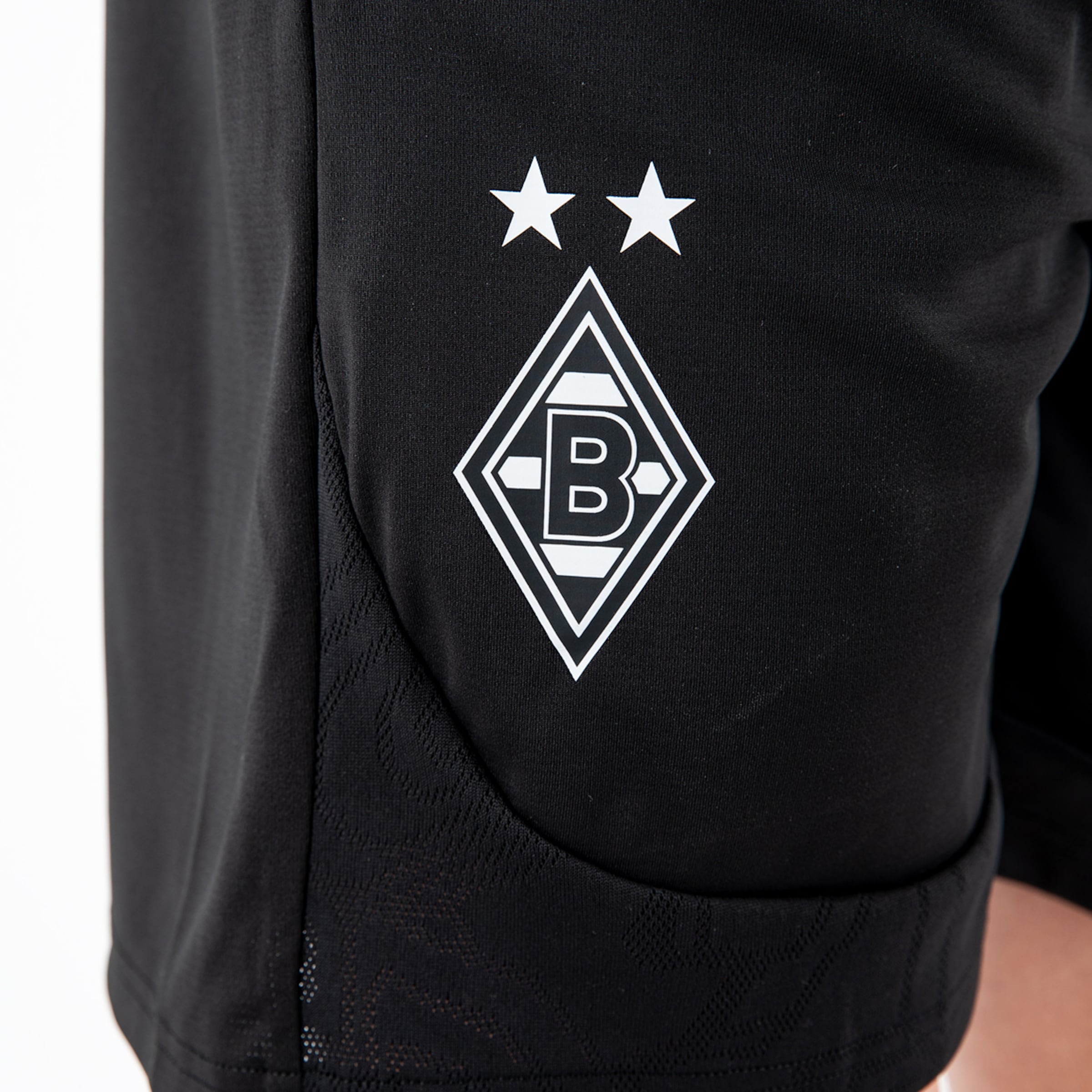 Schwarze Sportshorts mit dem Borussia Mönchengladbach Logo und zwei Sterne.