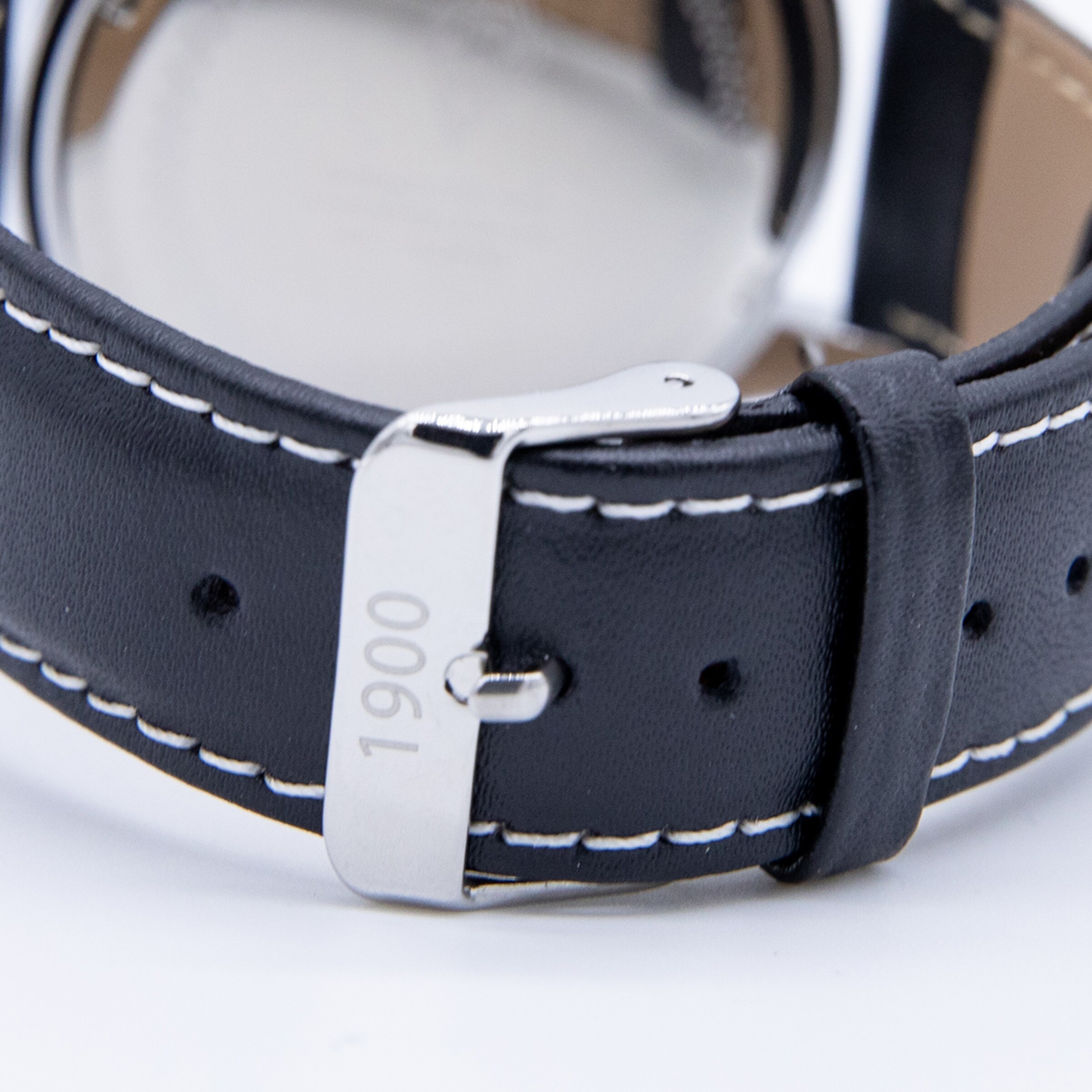 Uhrband in Schwarz mit silberner Schnalle und Schriftzug 1900.