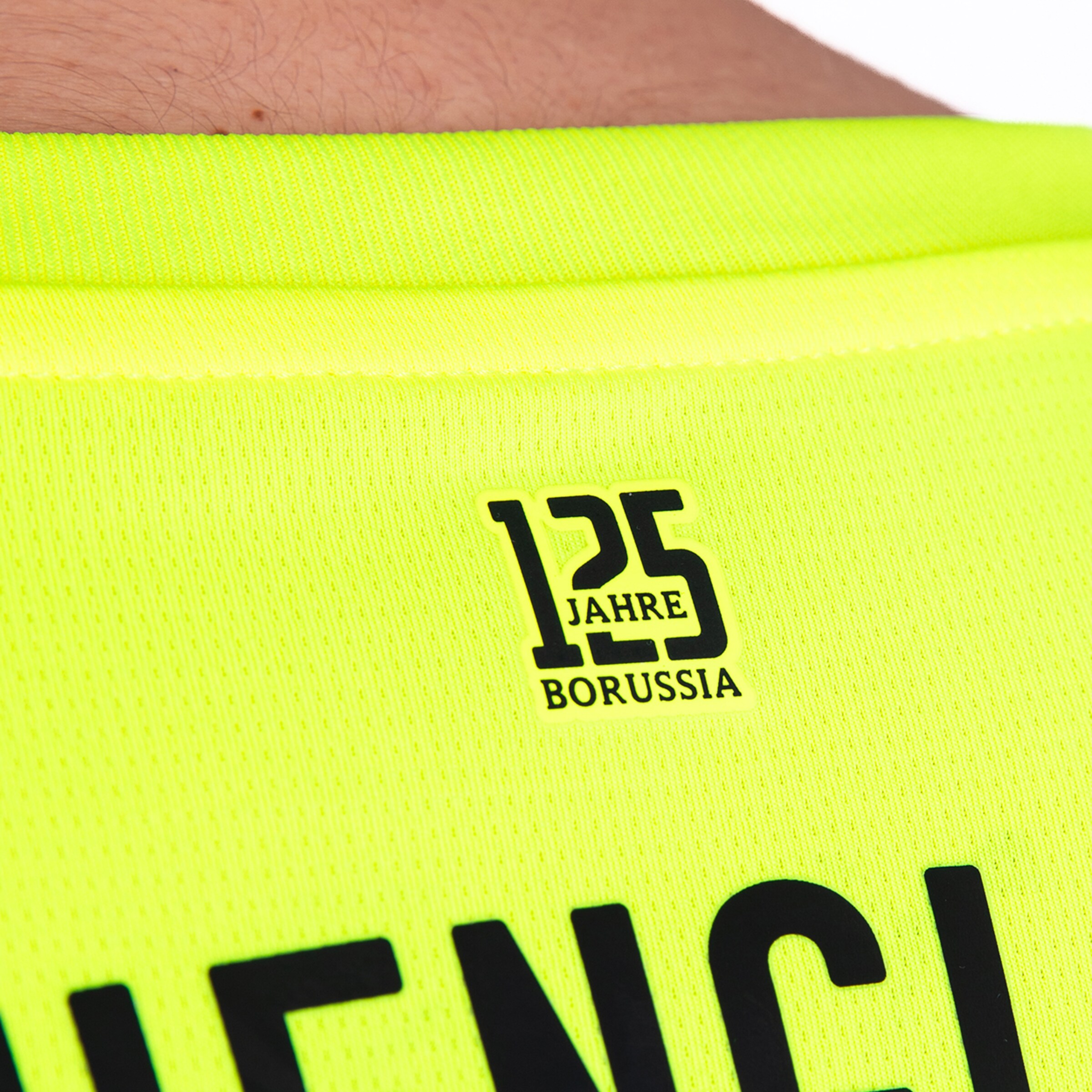 Logo celebrating 125 years of Borussia Mönchengladbach on a jersey.